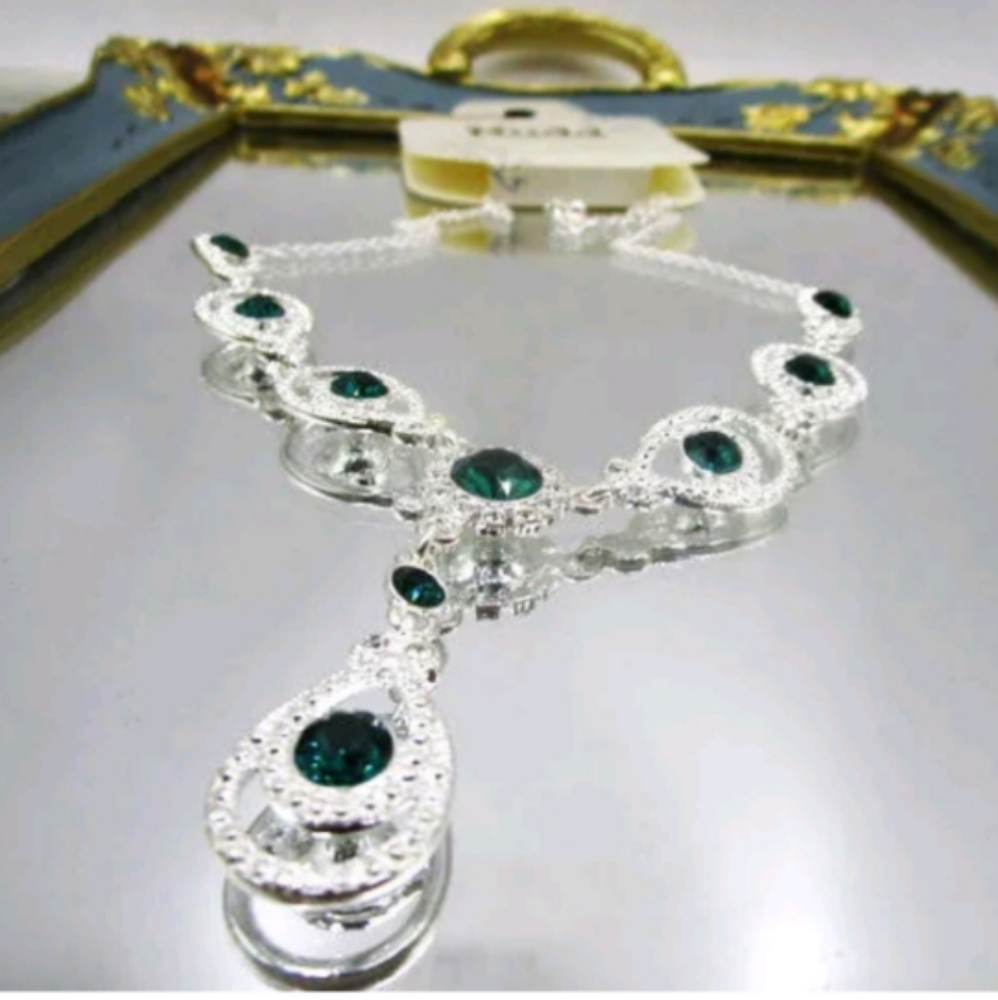 New Mudd green & silver necklace
